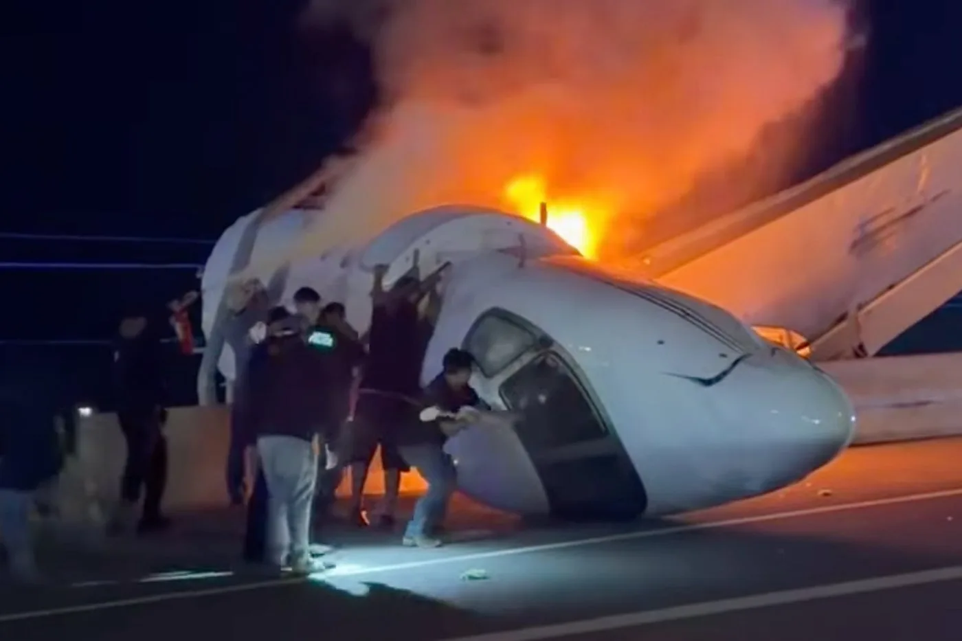 Ambos motores fallaron antes de que un jet privado se estrellara en una autopista de Texas