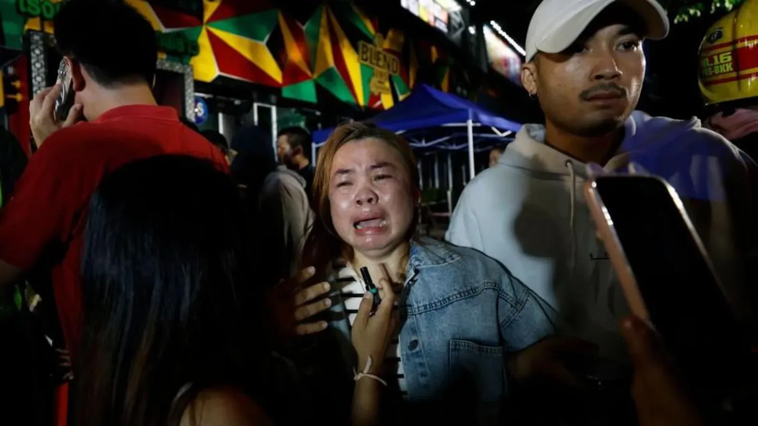 Incendio en bar de Bangkok deja 27 muertos, incluyendo miembros de banda indie tailandesa