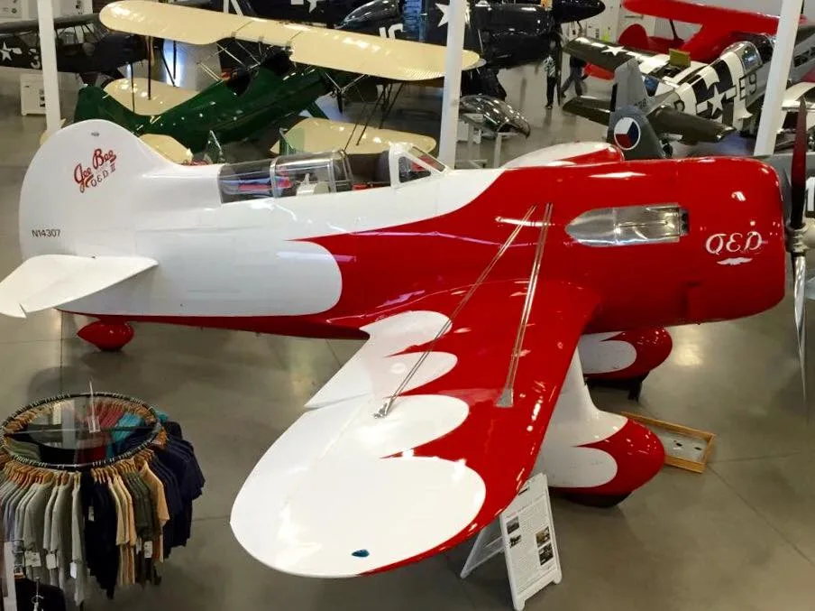 Réplica del histórico Gee Bee R-6 Q.E.D. expuesta en Paine Field, Washington